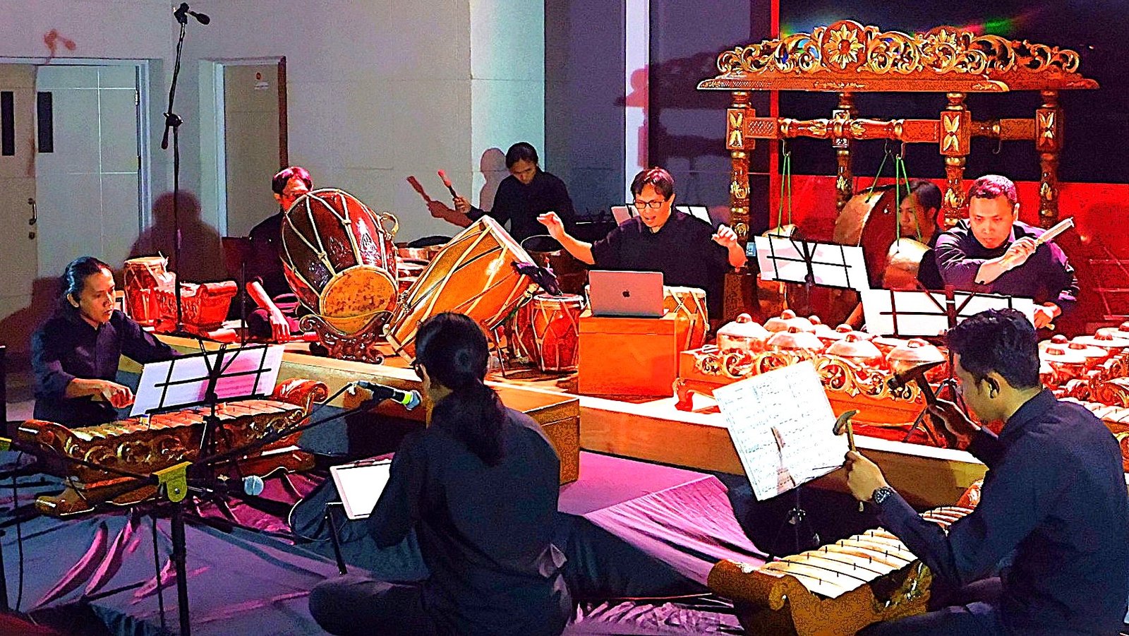 Musik Kontemporer di Daerah Sunda Sebagai Upaya Pengembangan Musik Lokal Berwawasan Global